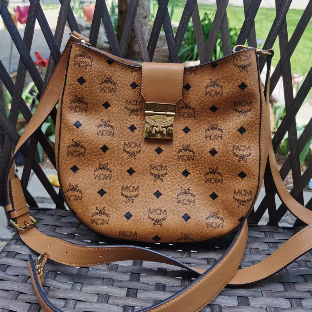mcm hobo shoulder bag monogram